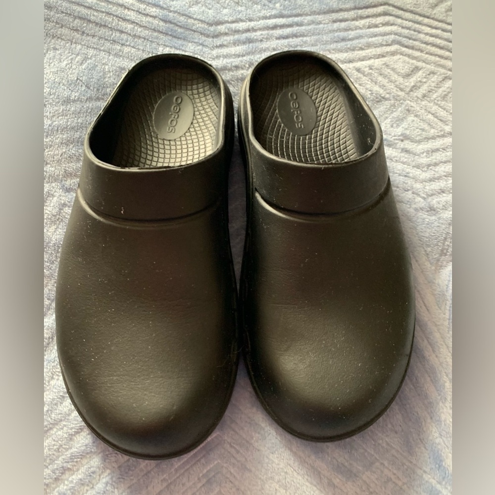 Oofos OOCloog Recovery Clogs - Black